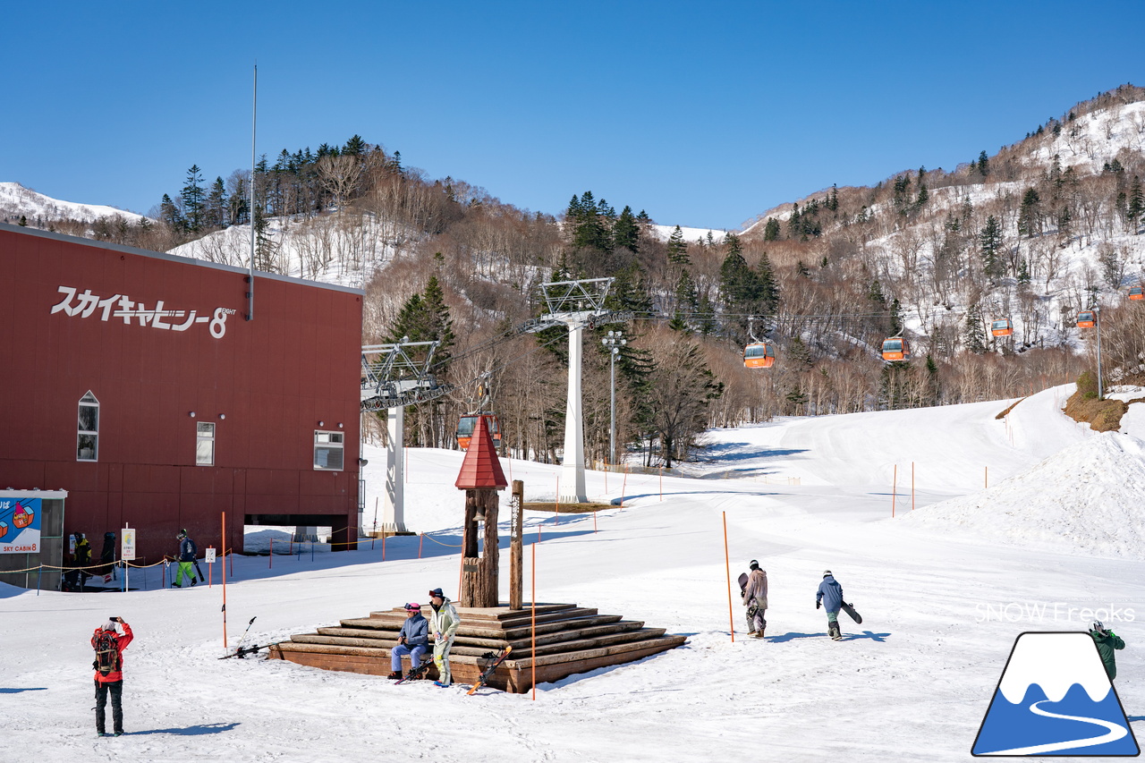 札幌国際スキー場｜ゴールデンウイーク初日も全コース滑走可能OK！！真っ白な雪と澄んだ青空 ＝ 絶好の春スキー＆スノーボード日和♪そして、日本海の彼方に、なんと利尻富士が見えた？！
